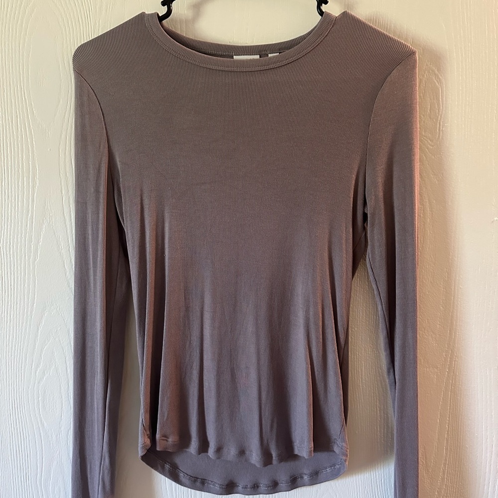 ARITIZIA sunday best t shirt.